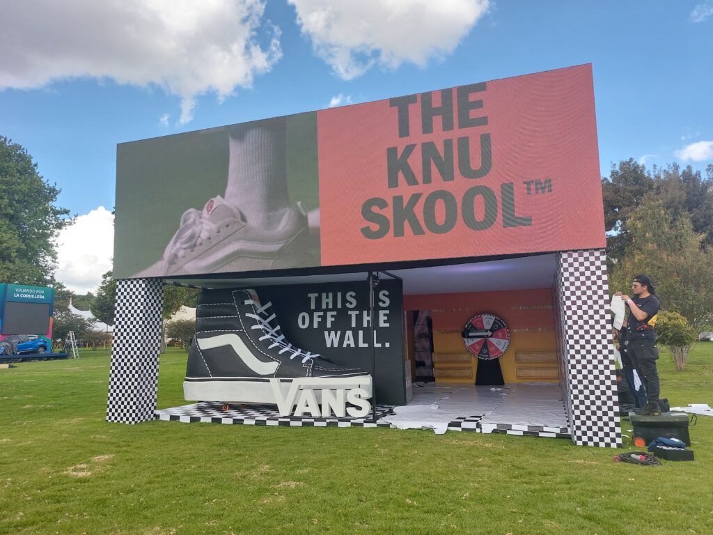 Estructura modular en aluminio para activación de marca Vans, diseñada por Tempo Ingeniería de Eventos.